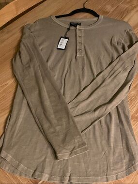 Goodlife Men’s Long-Sleeve Henley in Timber